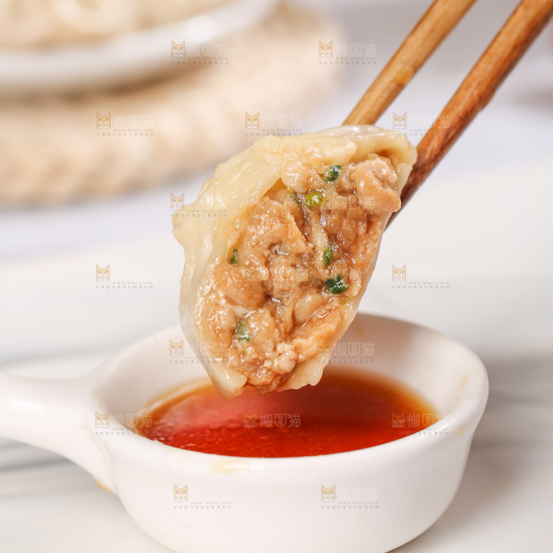 浅底上的薄皮小笼包