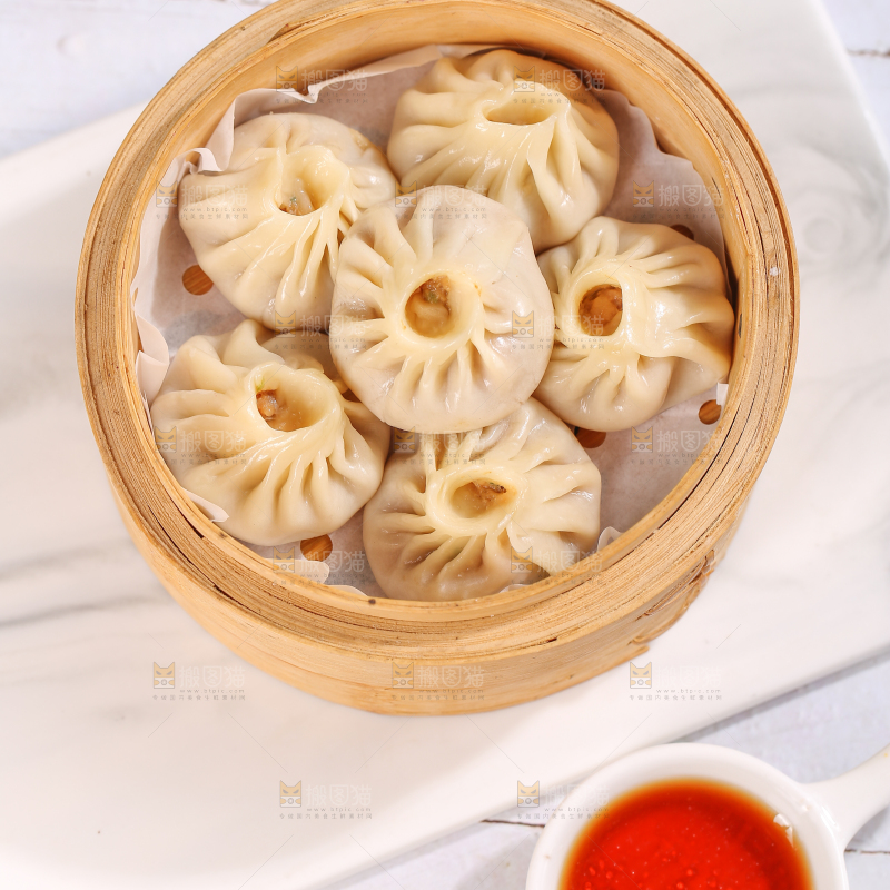 浅底上的薄皮小笼包