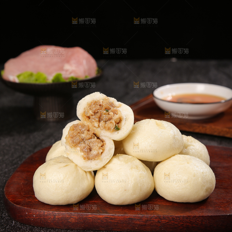 深底上的发面小笼包子