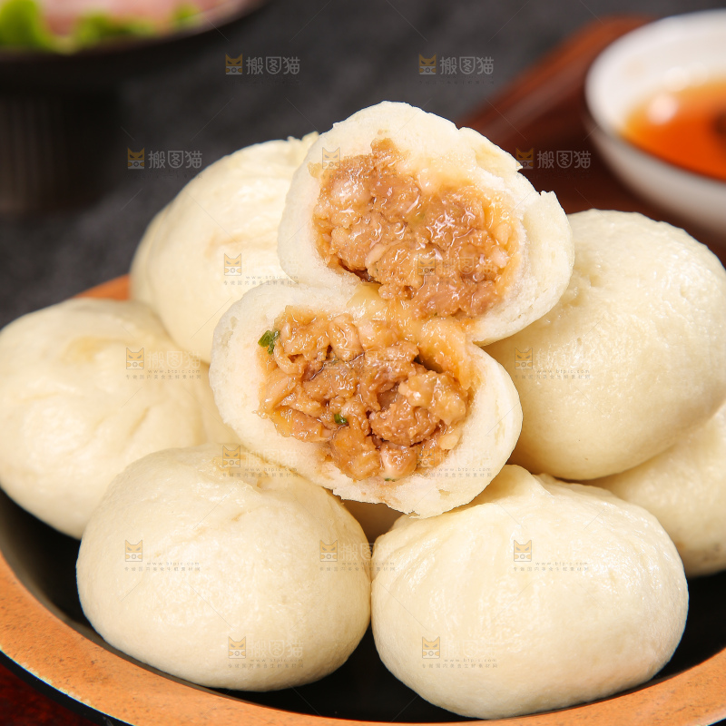深底上的发面小笼包子