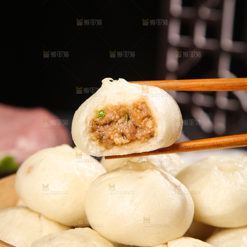 深底上的发面小笼包子