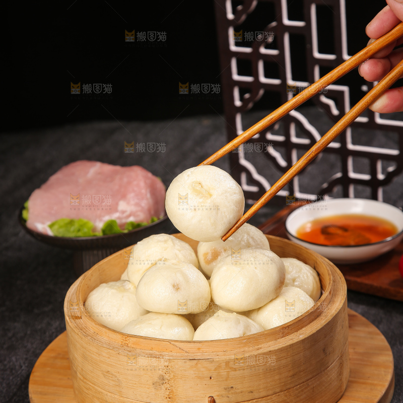 深底上的发面小笼包子