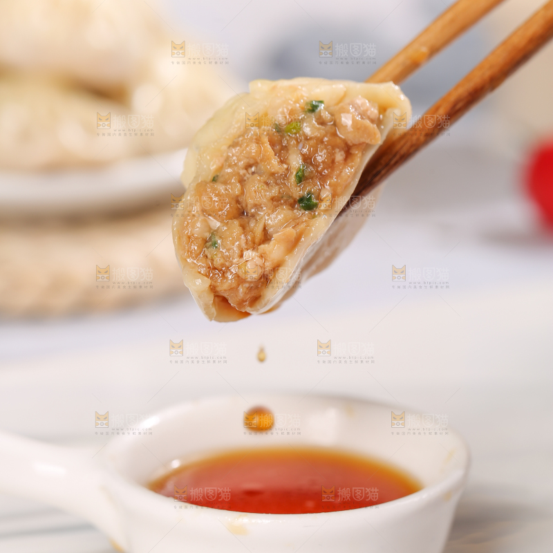 浅底上的薄皮小笼包
