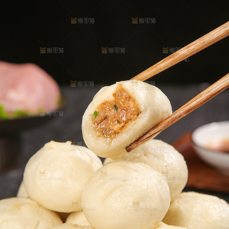 深底上的发面小笼包子