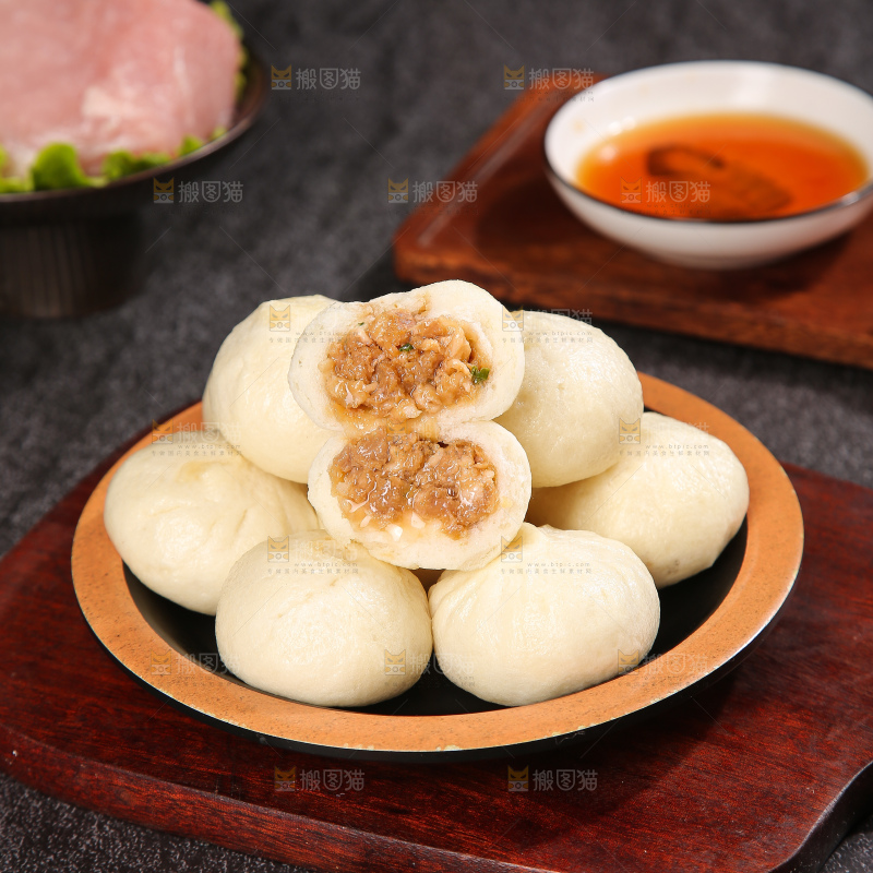 深底上的发面小笼包子