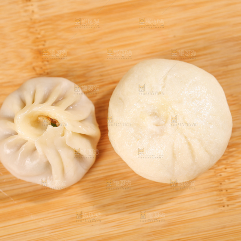 浅底上的薄皮小笼包