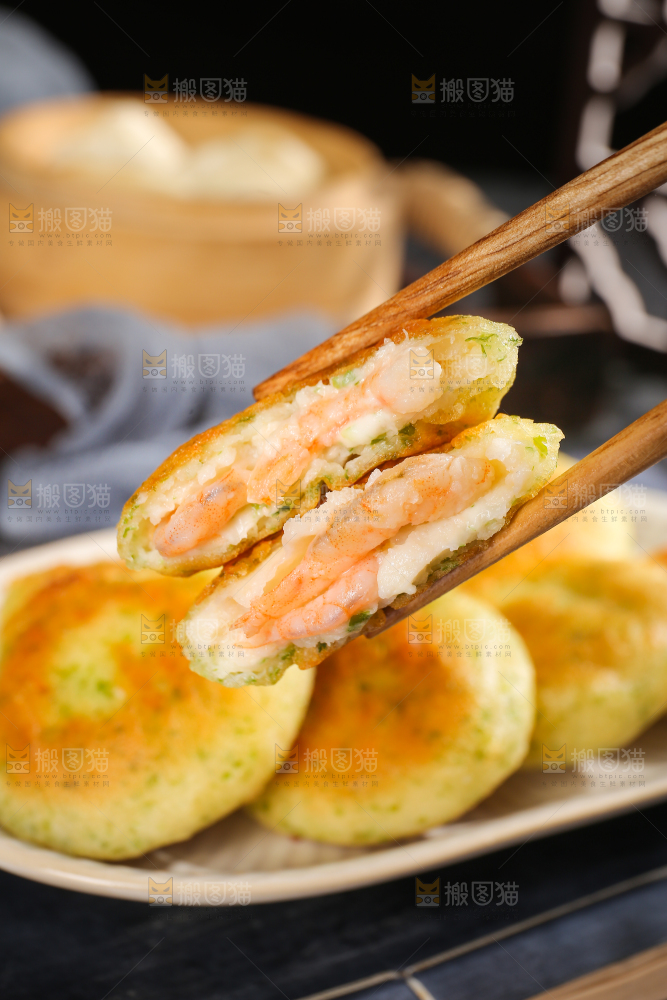深底上的鲜虾饼