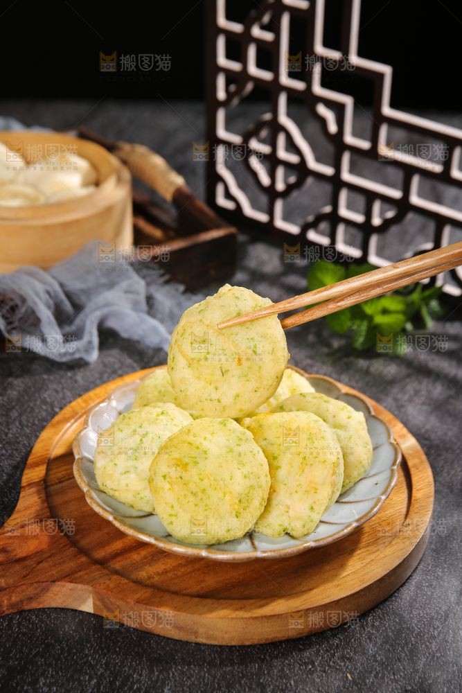 深底上的鲜虾饼
