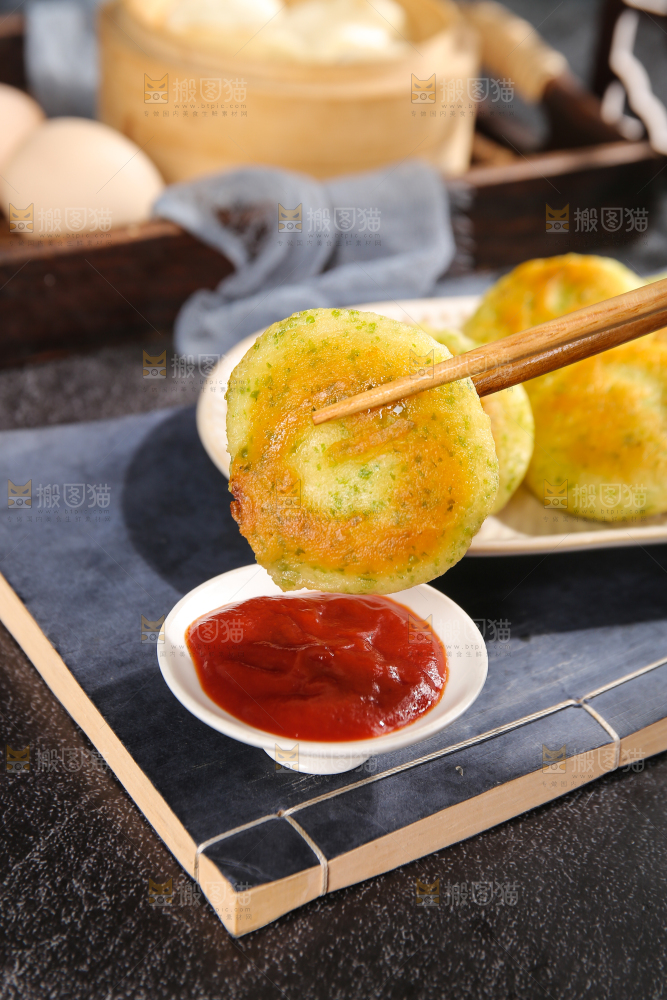 深底上的鲜虾饼