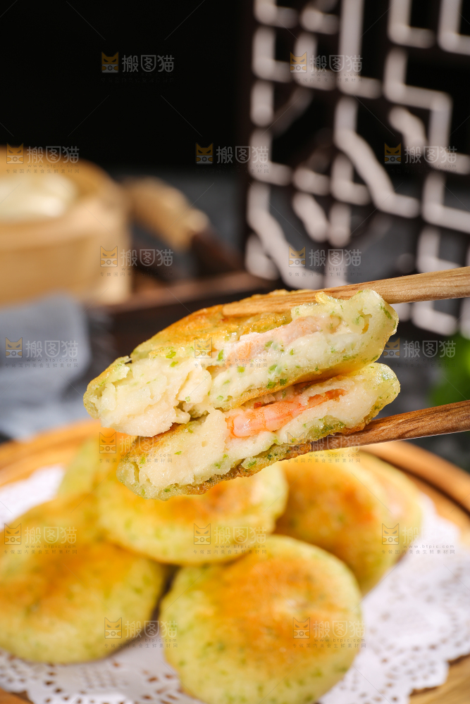 深底上的鲜虾饼