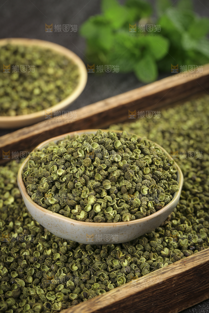 深底上的藤椒