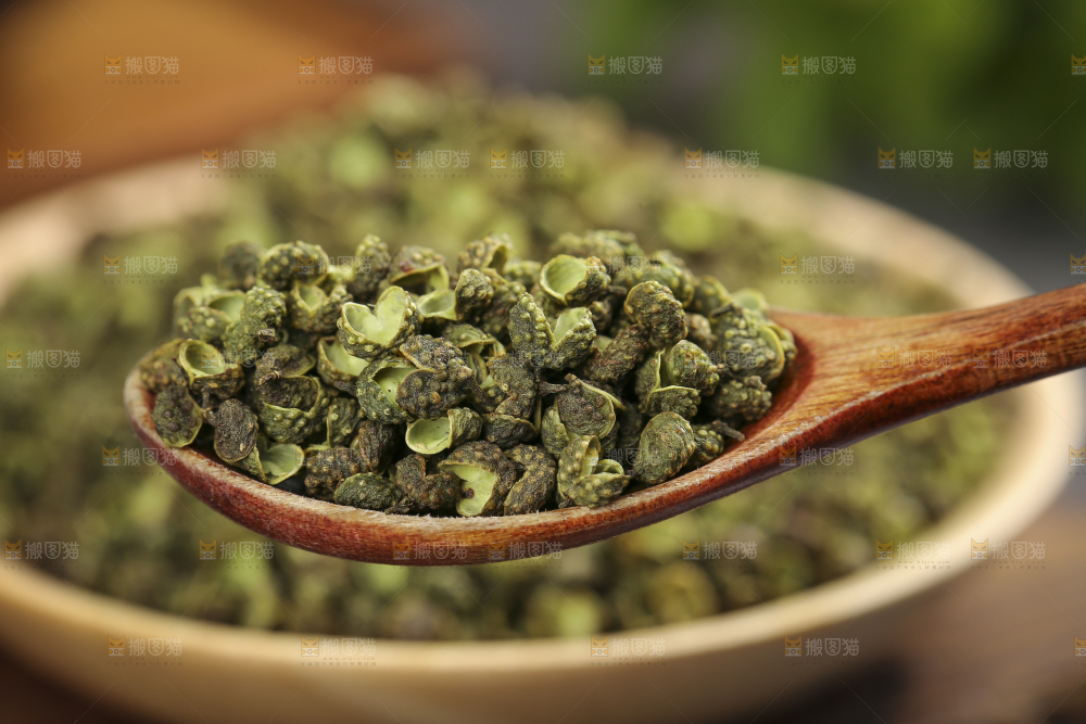 深底上的藤椒