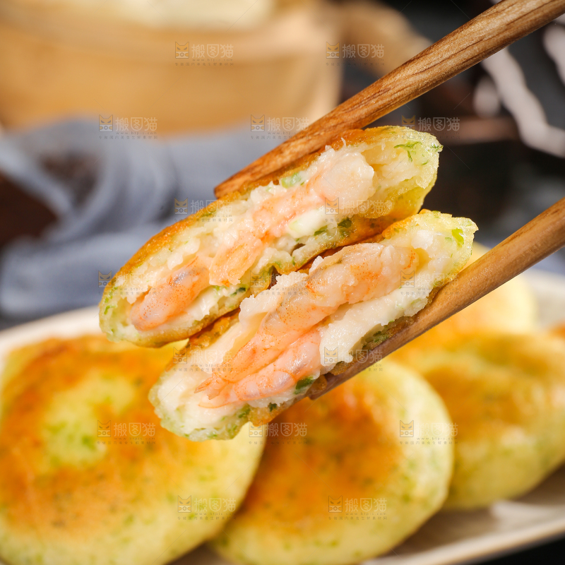 深底上的鲜虾饼