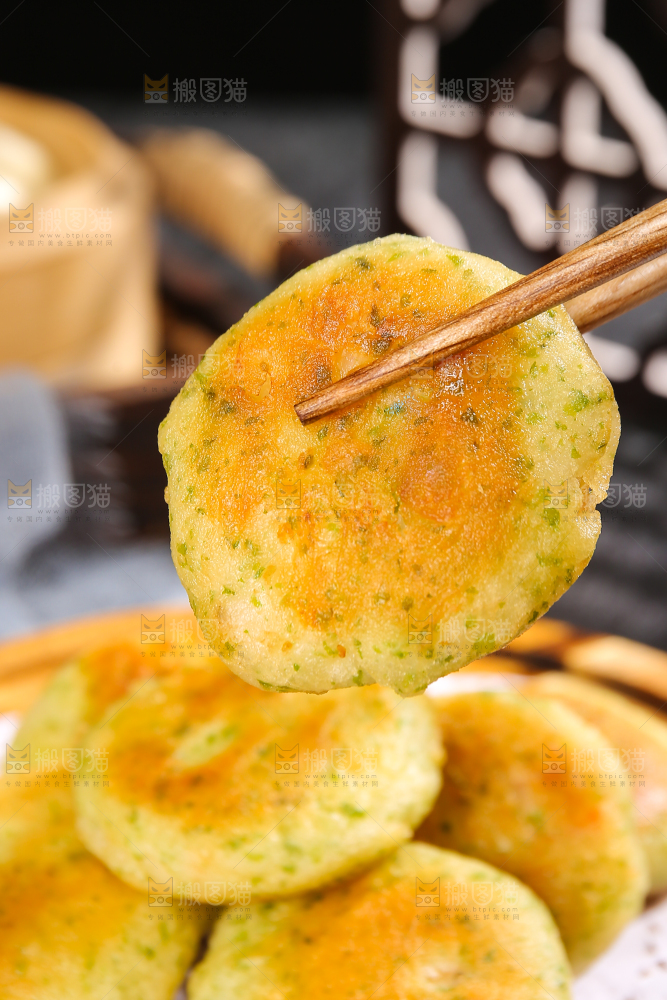深底上的鲜虾饼