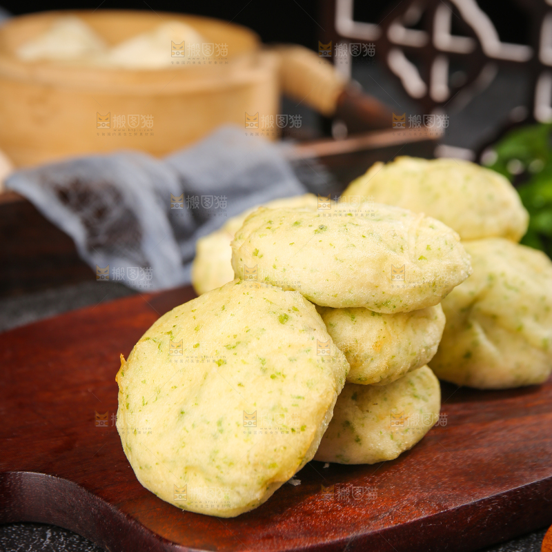 深底上的海苔鲜虾饼