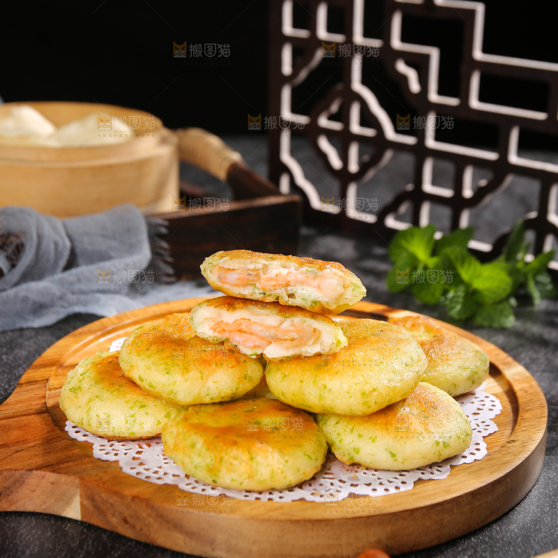 深底上的鲜虾饼