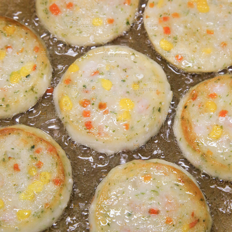 锅里的果蔬鲜虾饼