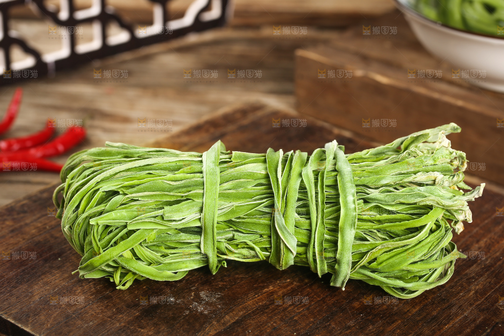 深底上的贡菜