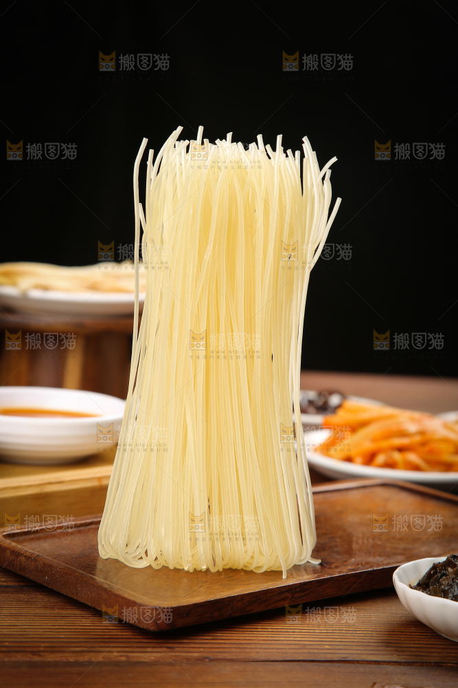 深底上的螺蛳粉