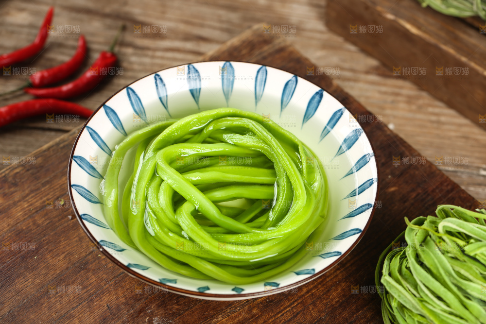 深底上的贡菜
