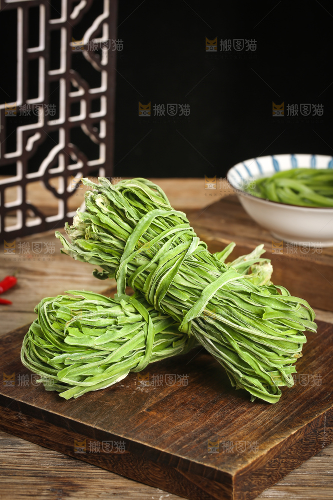 深底上的贡菜