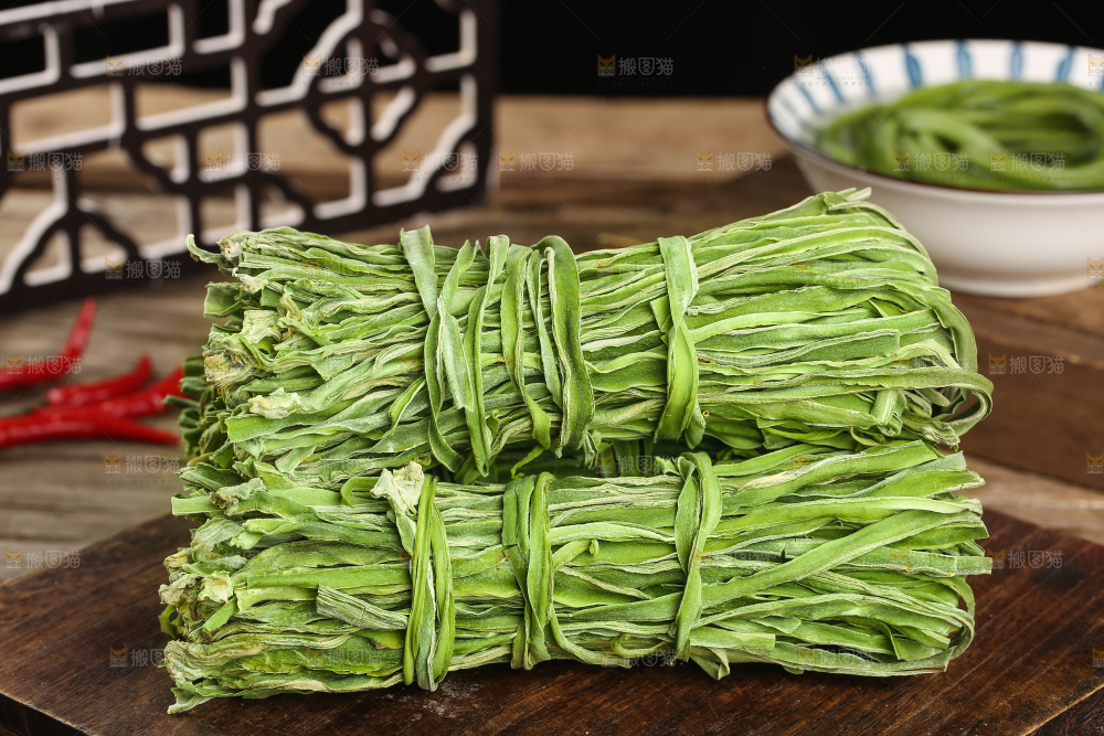 深底上的贡菜