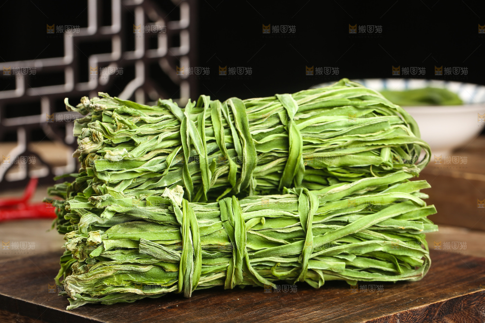 深底上的贡菜
