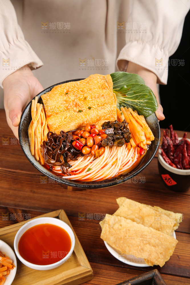 深底上的螺蛳粉