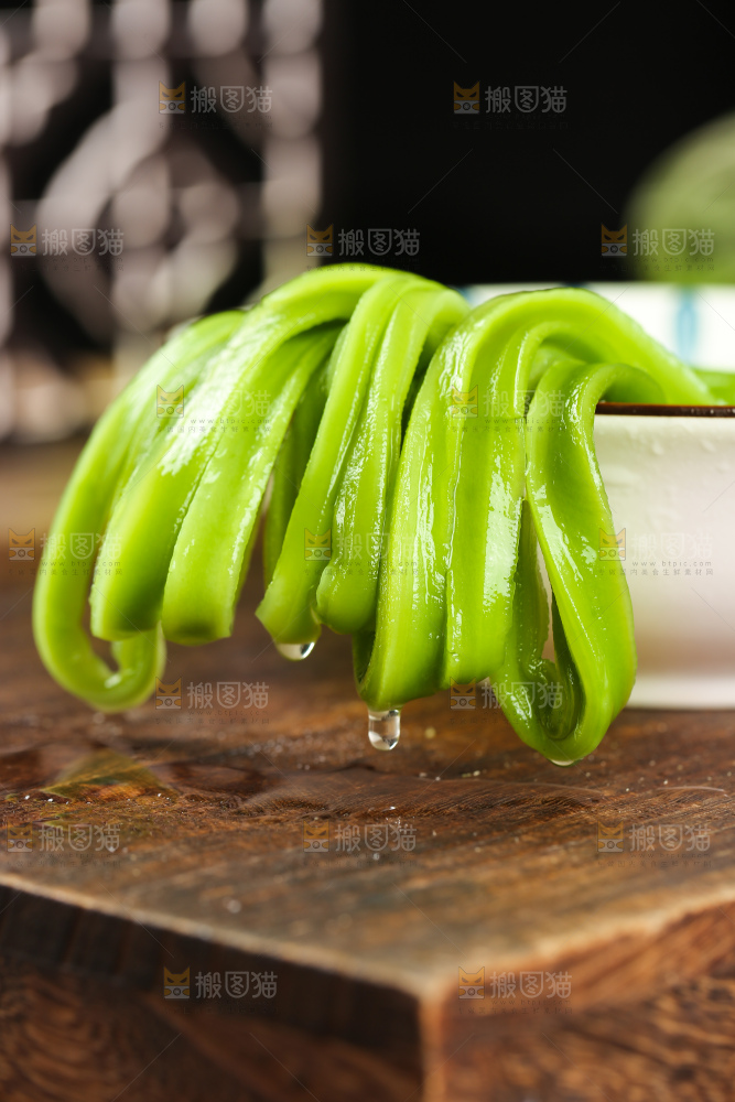 深底上的贡菜