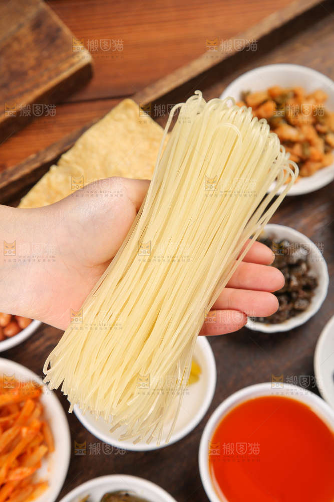 深底上的螺蛳粉