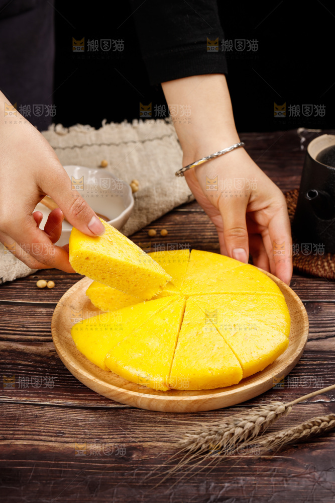 木底上的南瓜发糕
