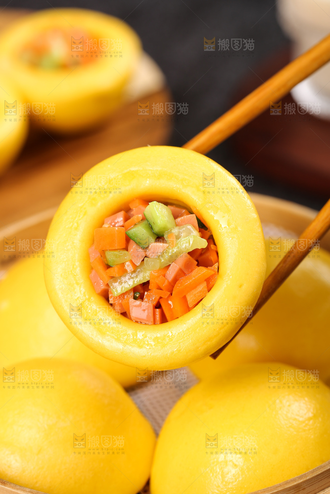 深底上的玉米杂粮窝窝头