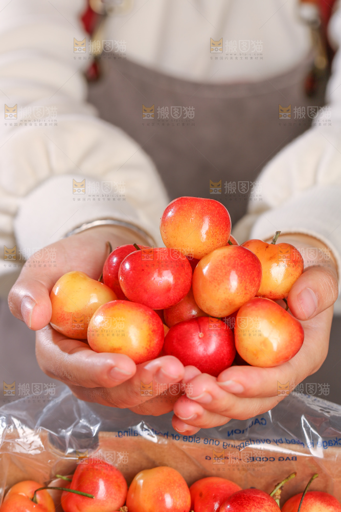 深底上的黄金车厘子