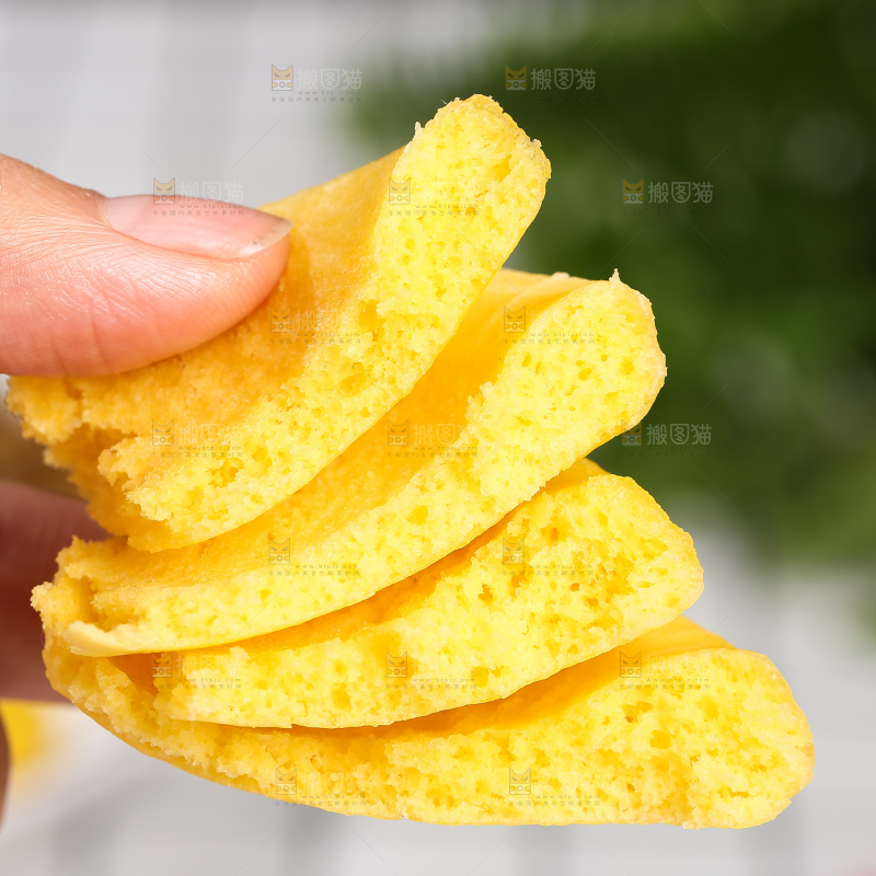 浅底上的玉米杂粮窝窝头