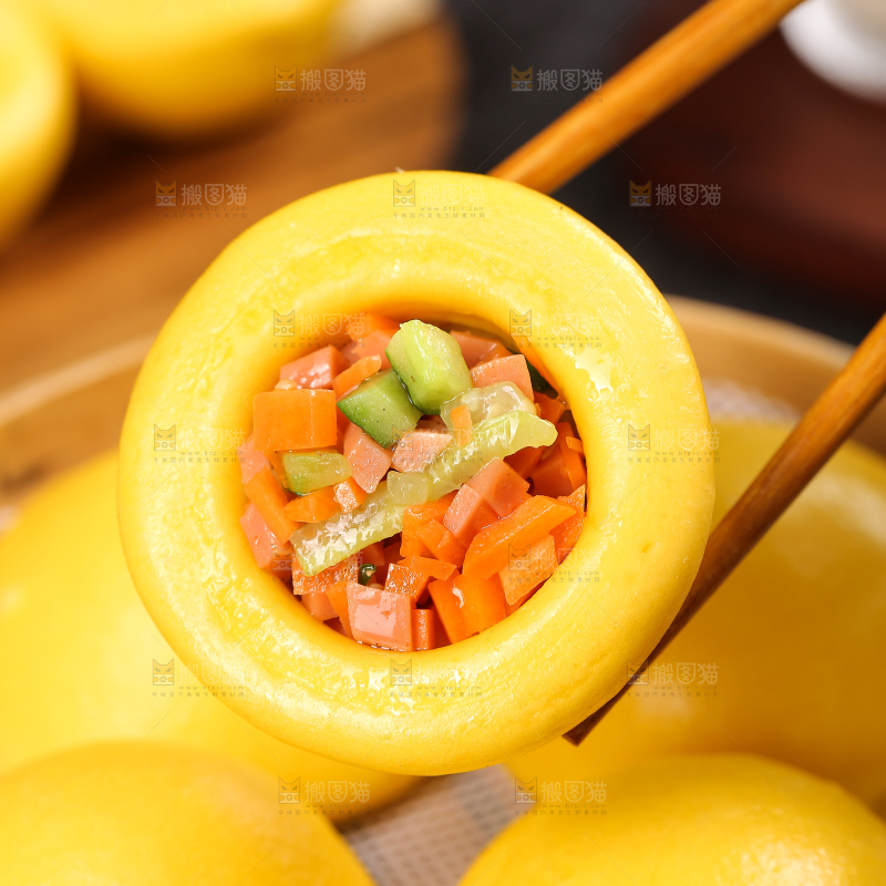 深底上的玉米杂粮窝窝头