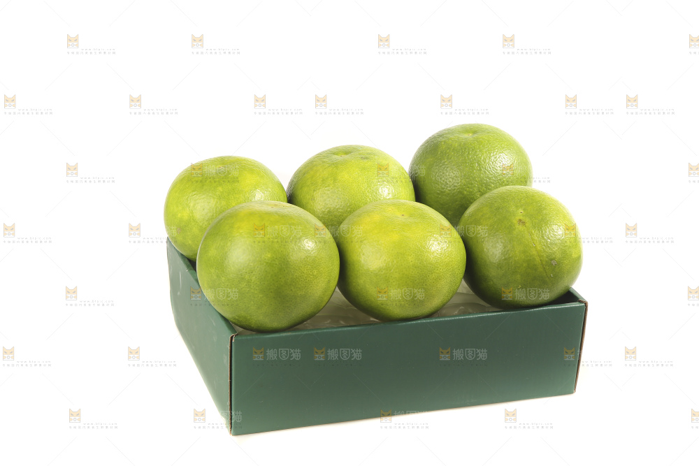 白底上的青皮葡萄柚