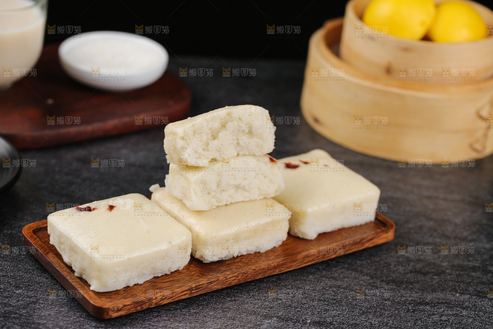 深底上的白糖发糕