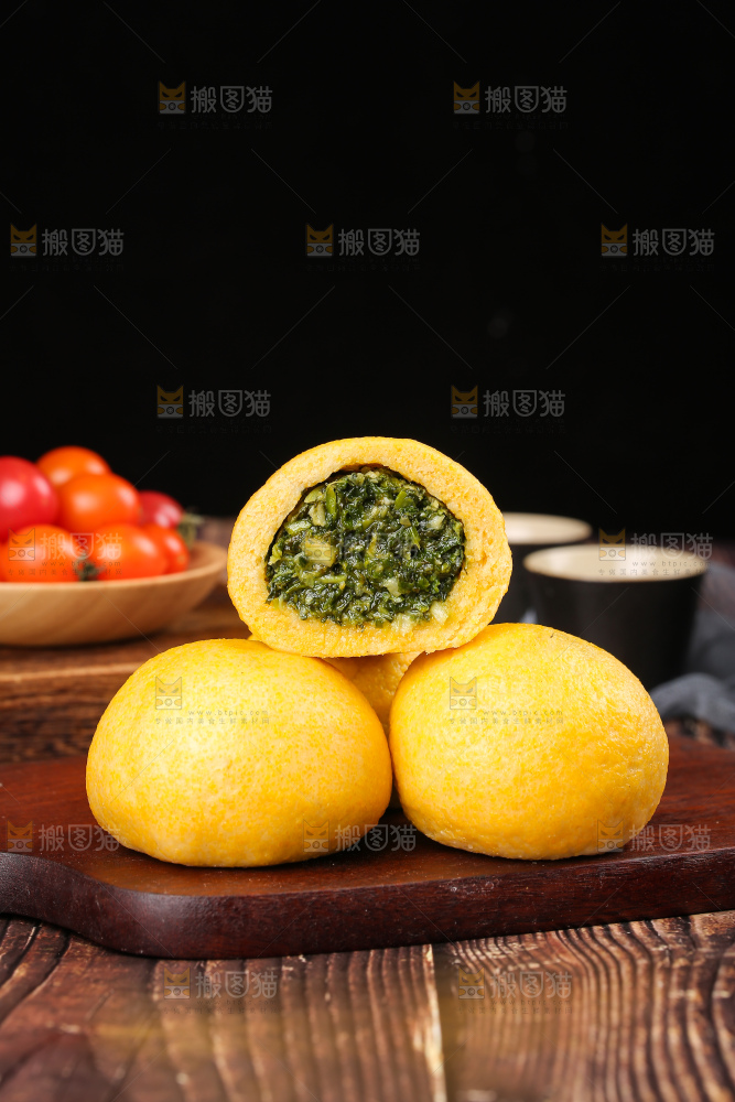 深底上的荠菜团子