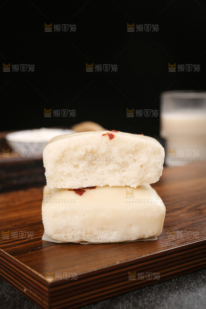 深底上的白糖发糕