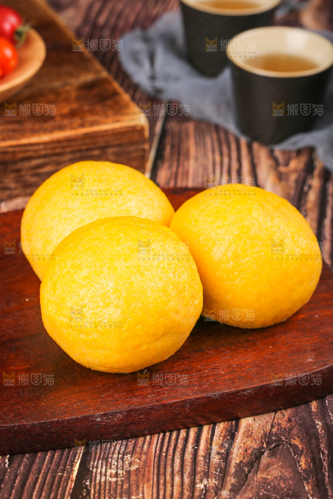 深底上的荠菜团子