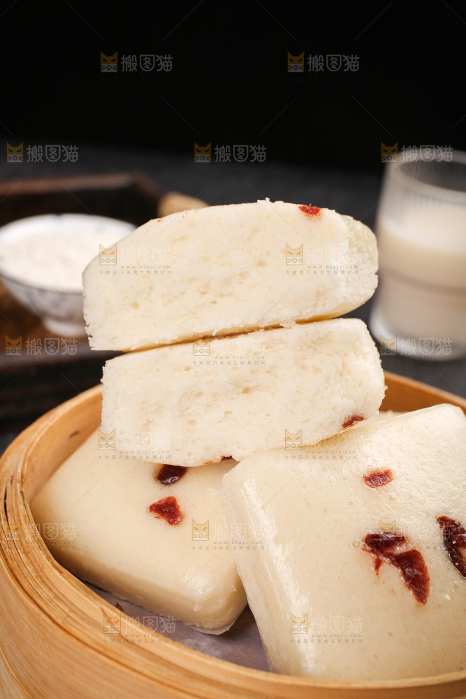 深底上的白糖发糕