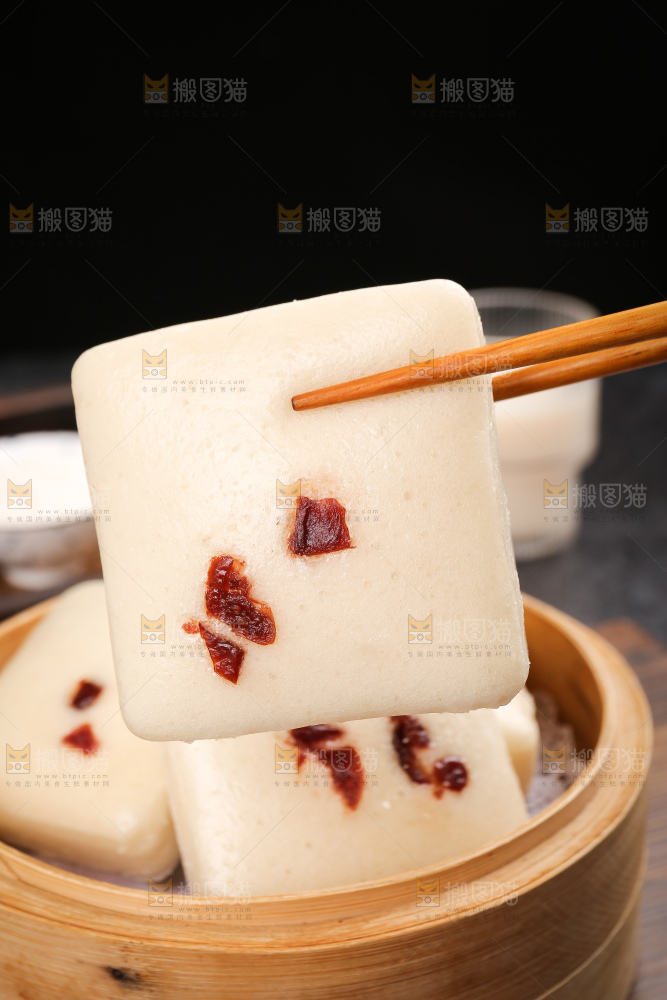 深底上的白糖发糕