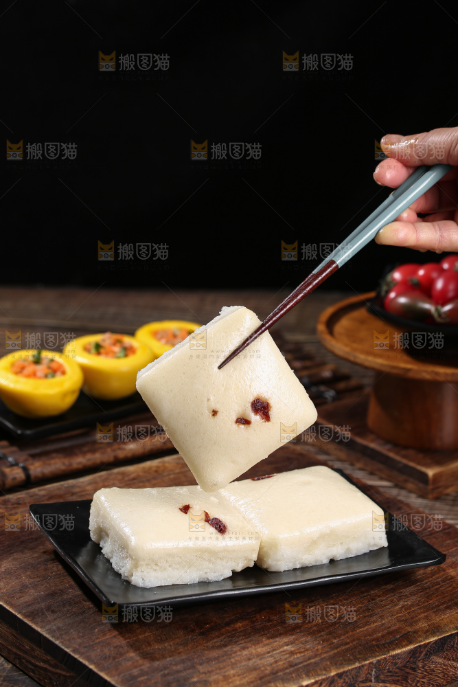 深底上的白糖发糕
