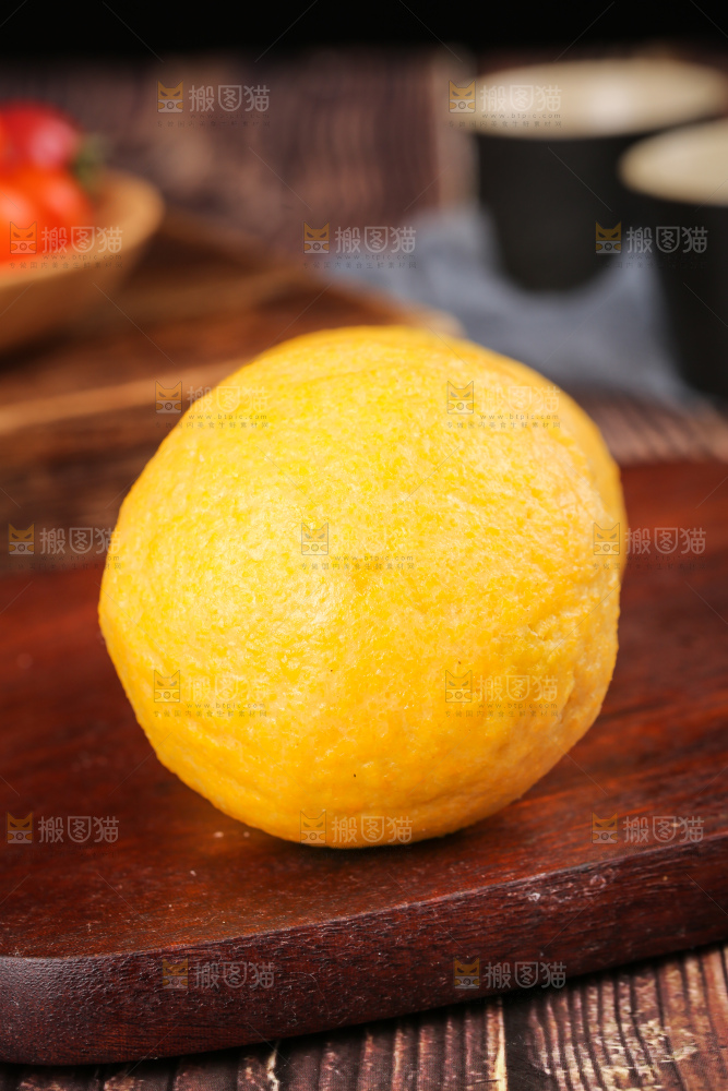 深底上的荠菜团子