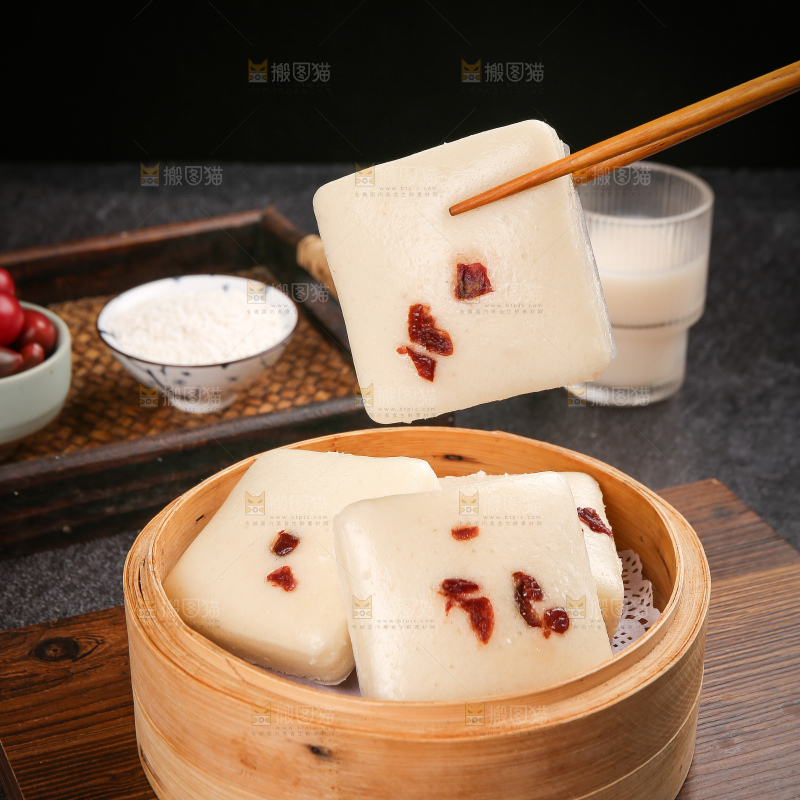 深底上的白糖发糕