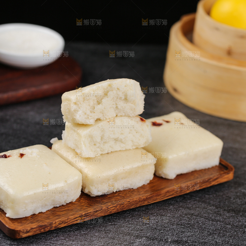 深底上的白糖发糕