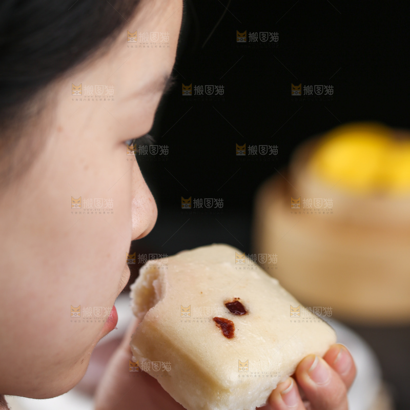 深底上的白糖发糕