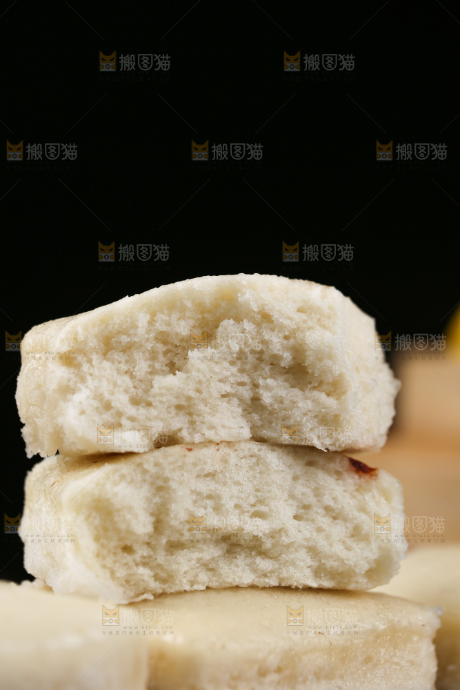 深底上的白糖发糕