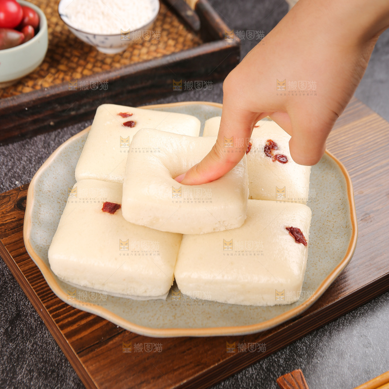 深底上的白糖发糕
