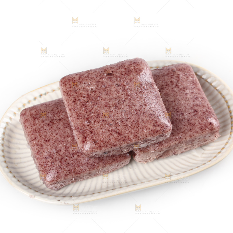 白底上的黑米发糕